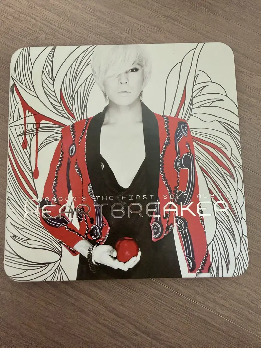 G-DRAGON | 지드래곤 G-dragon Heartbreaker album (GD) on